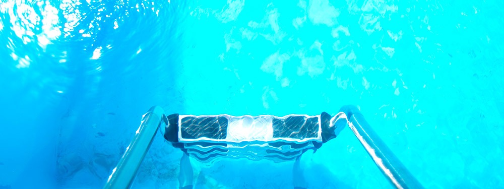 Cómo poner el agua de la piscina cristalina