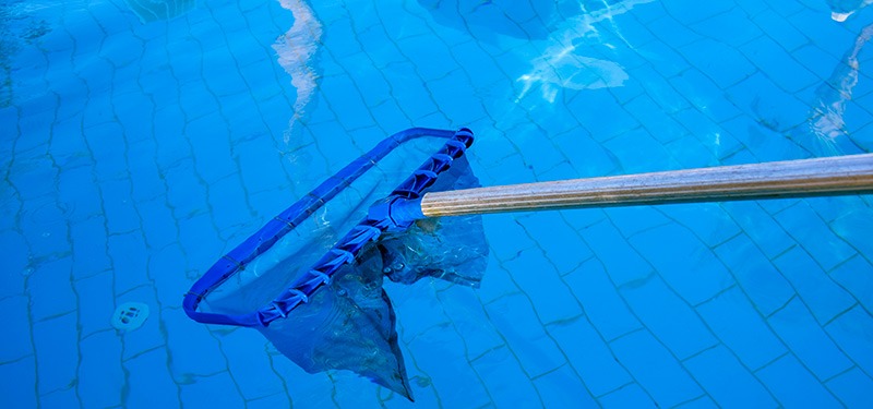 limpiar después del invierno una piscina