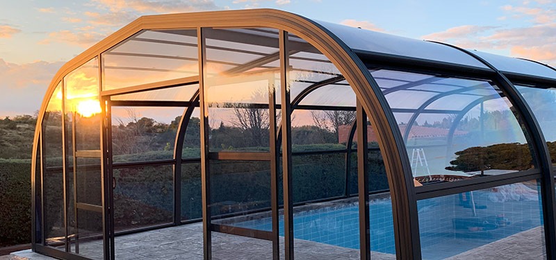 instalar una cubierta solar para piscinas