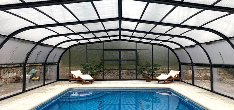 instalar una cubierta rígida para piscina